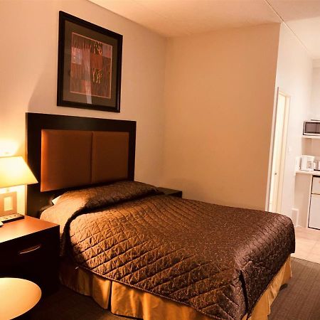 Red Carpet Inn & Suites YYC Kültér fotó