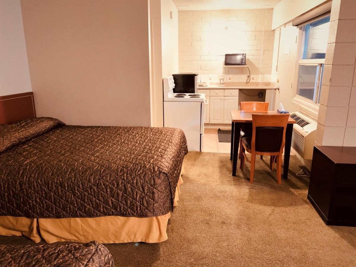 Red Carpet Inn & Suites YYC Kültér fotó